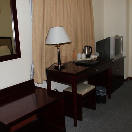 Super 8 Beijing Yizhuang Tianbao Hotel Exterior foto