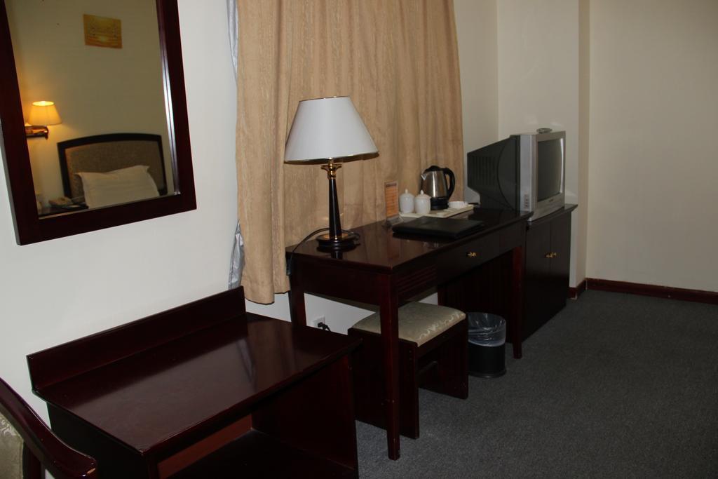 Super 8 Beijing Yizhuang Tianbao Hotel Exterior foto